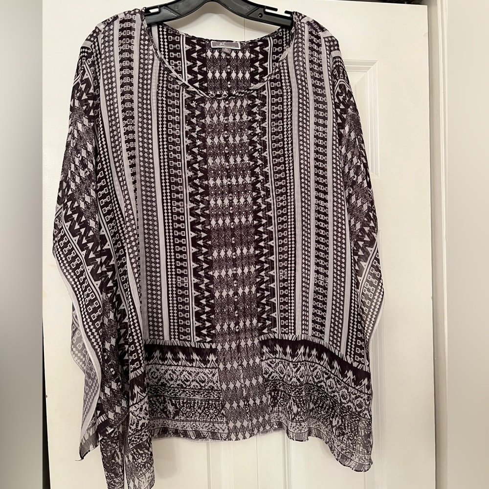JM Collection Grey design Flowy print blouse. Gently used, size XL